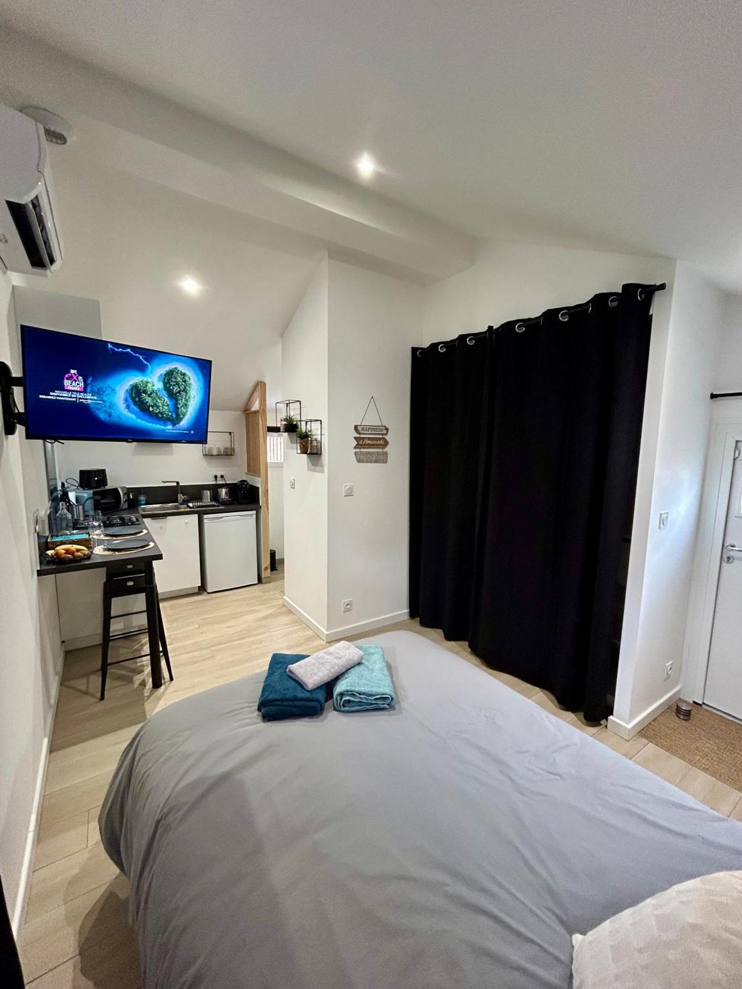 Tiny House De Charme Toute Equipee Le Pian-Medoc Exterior photo